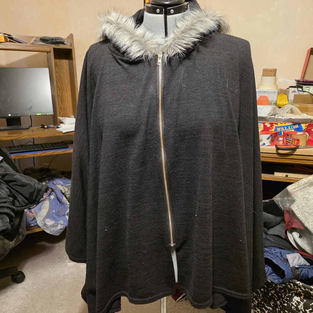 Elegant Black Cape with Faux Fur Trim